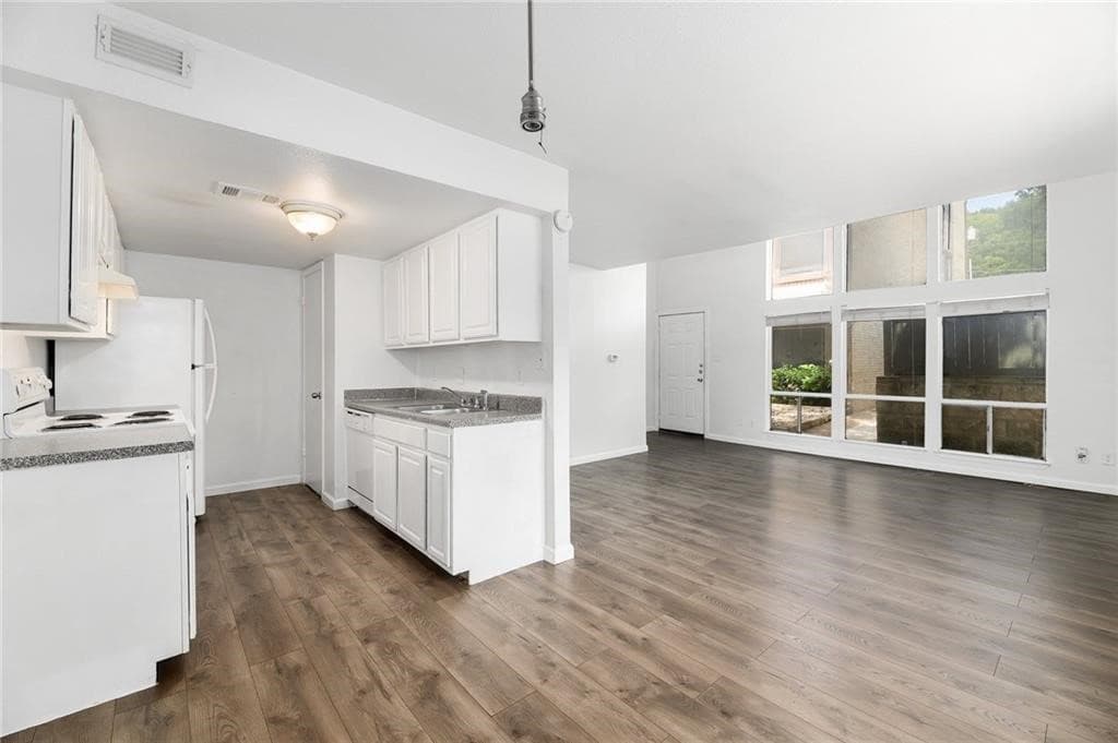 2124 Burton Dr Apt 140