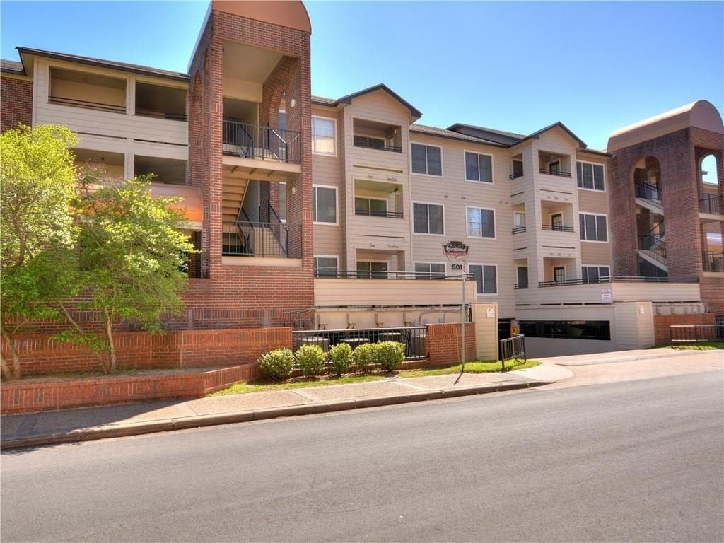 501 W 26th St Apt 221