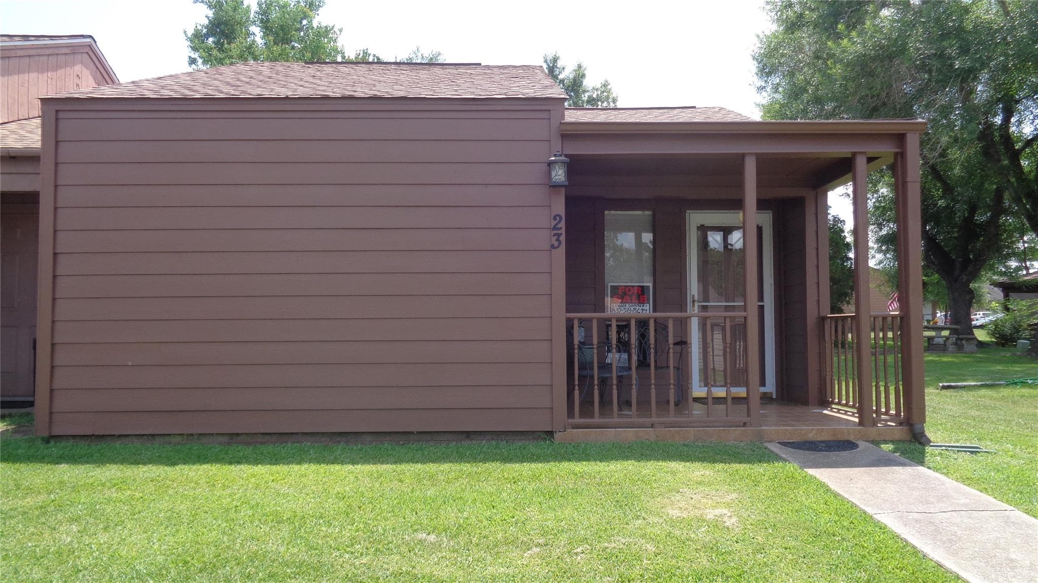 23 Townhouse Ln