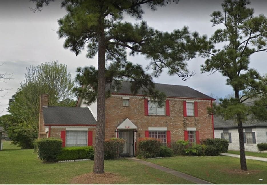 7927 Antoine Dr
