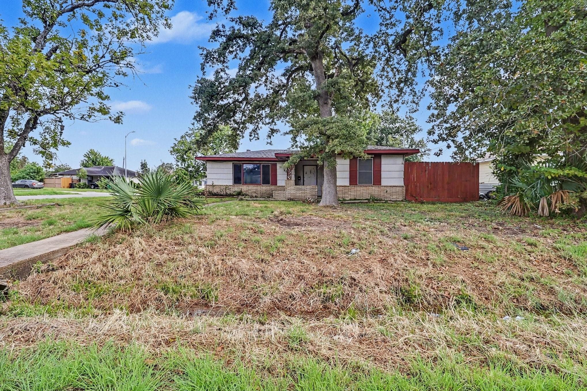 901 Westmont Dr