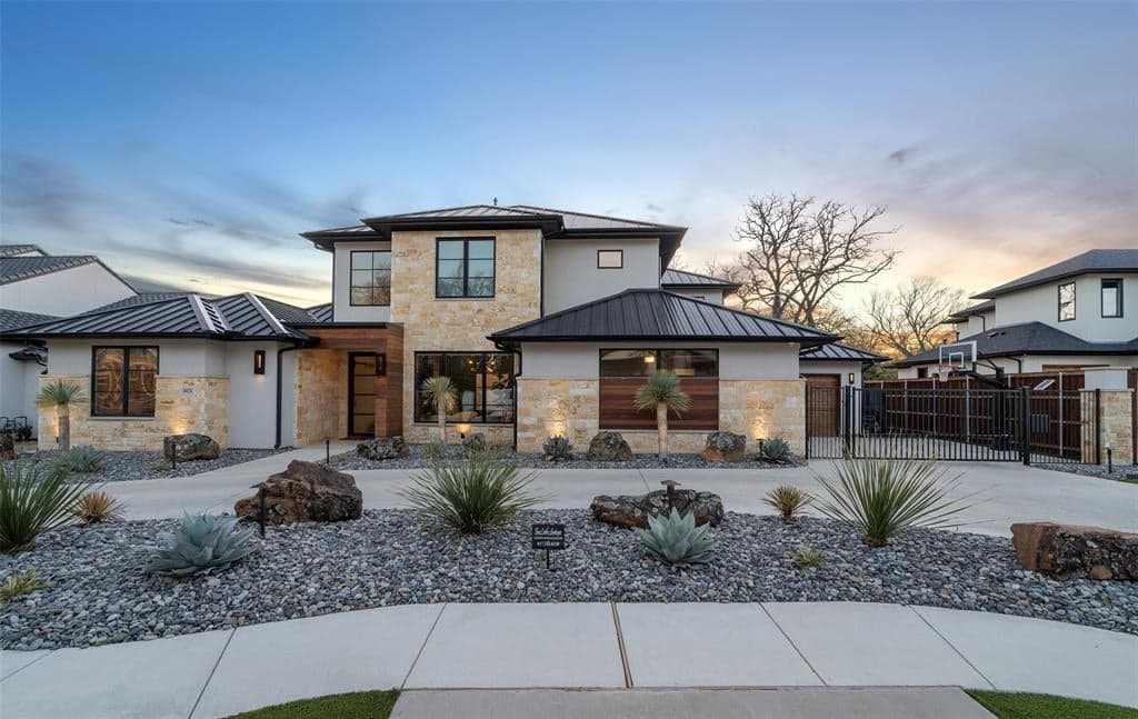 4824 Carmel Pl