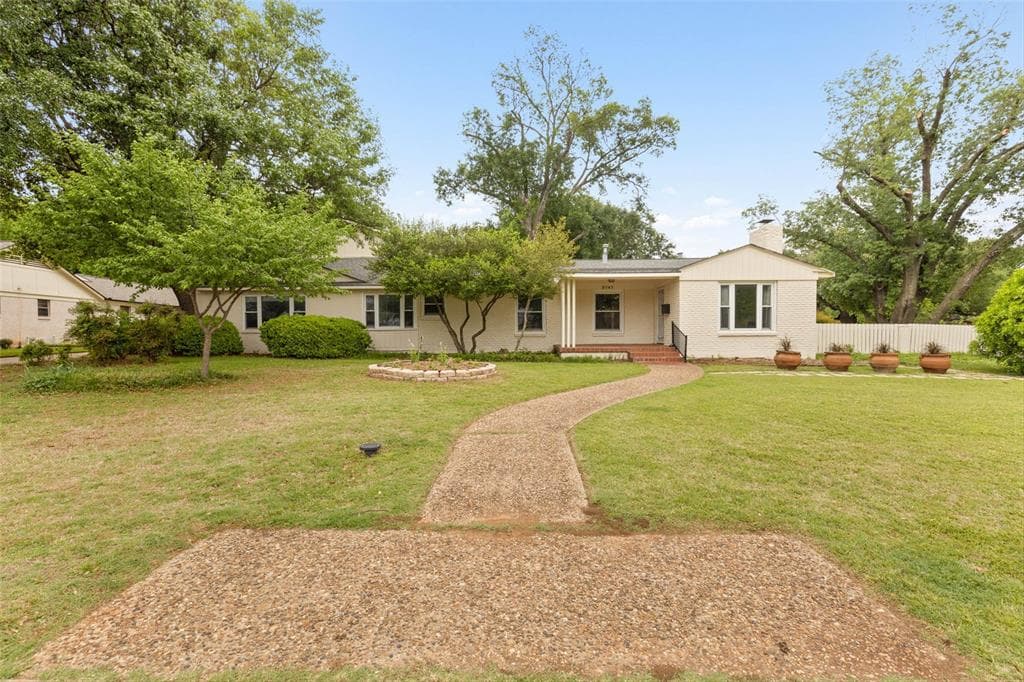 3747 Bellaire Cir