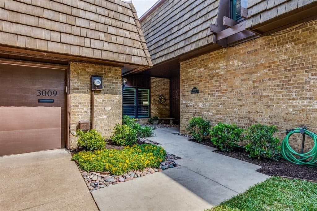 3009 Tanglewood Park W