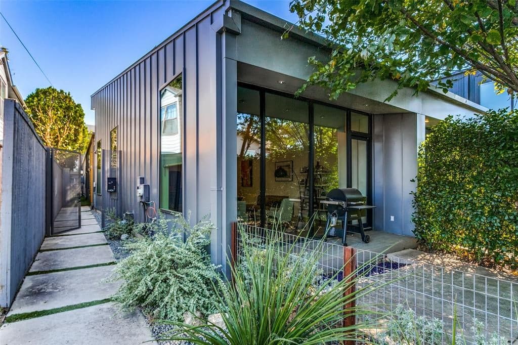 4406 Deere St