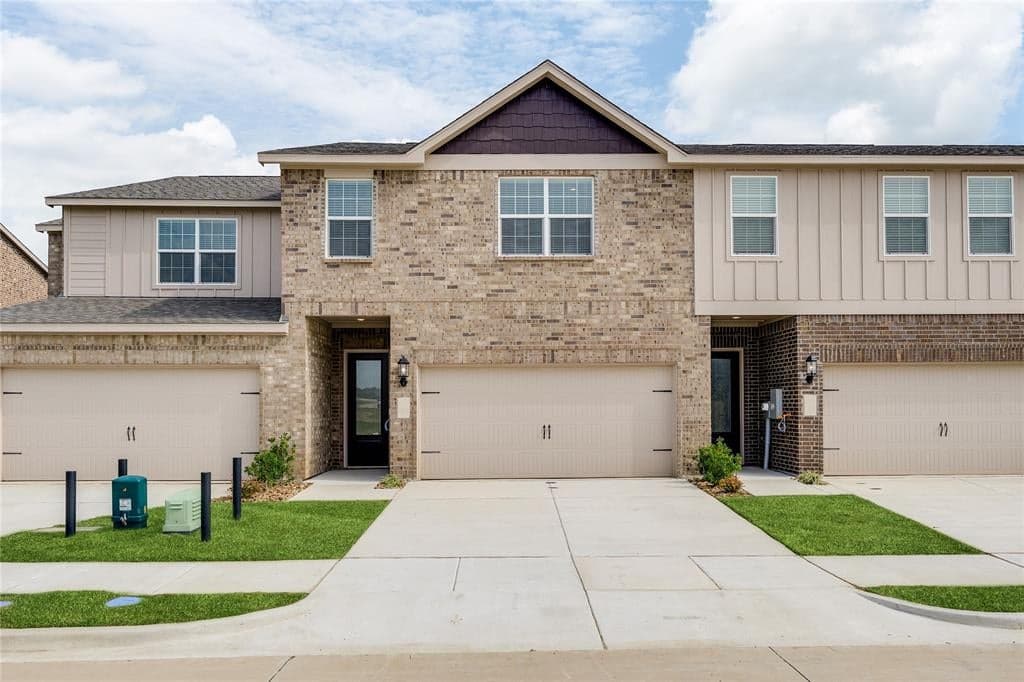 754 Carson Ln