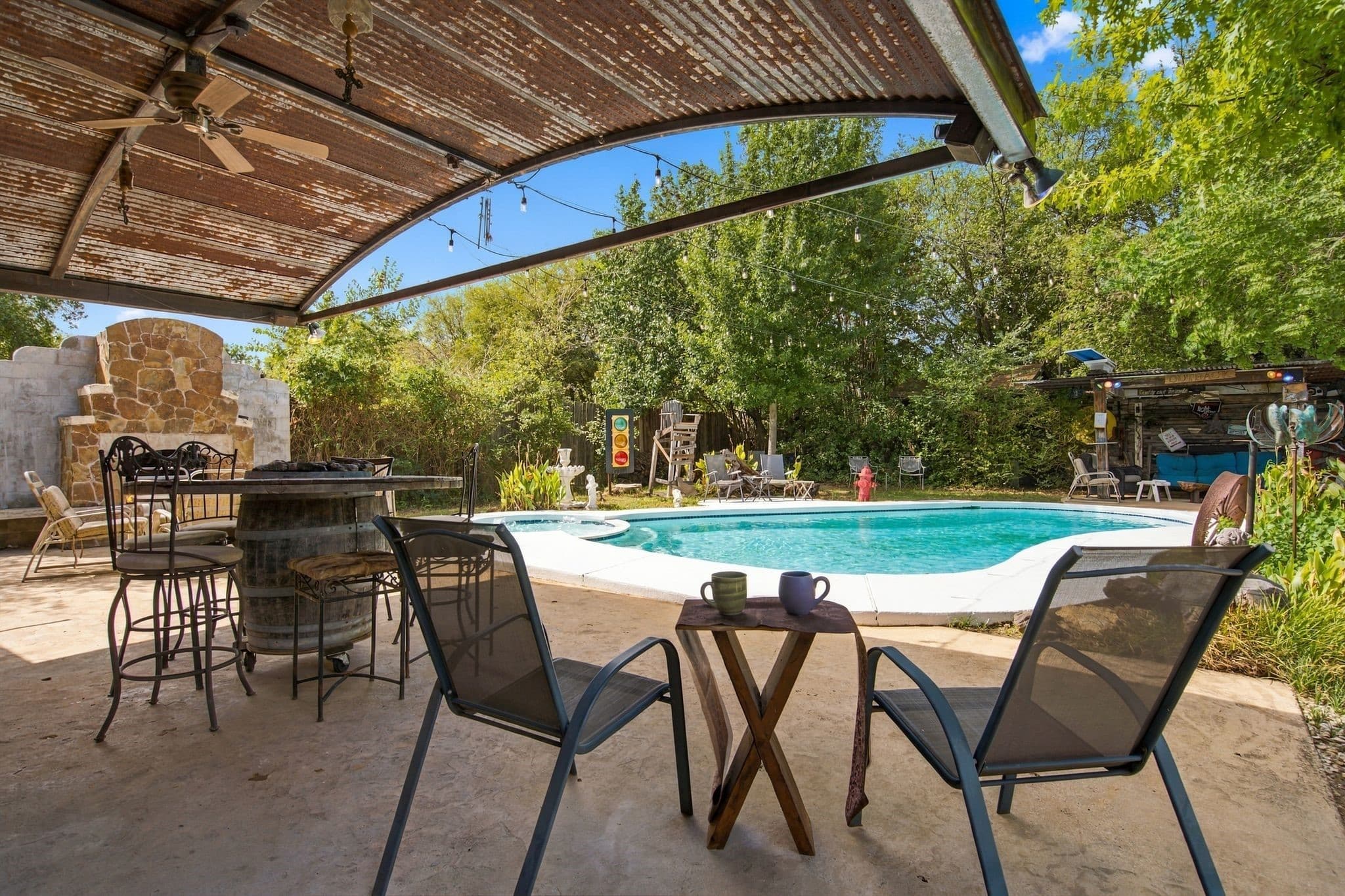 1016 Meadows Dr
