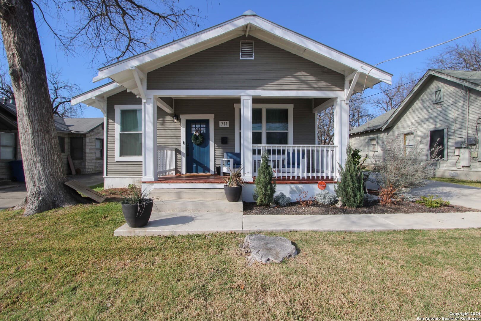 711 W Lullwood Ave