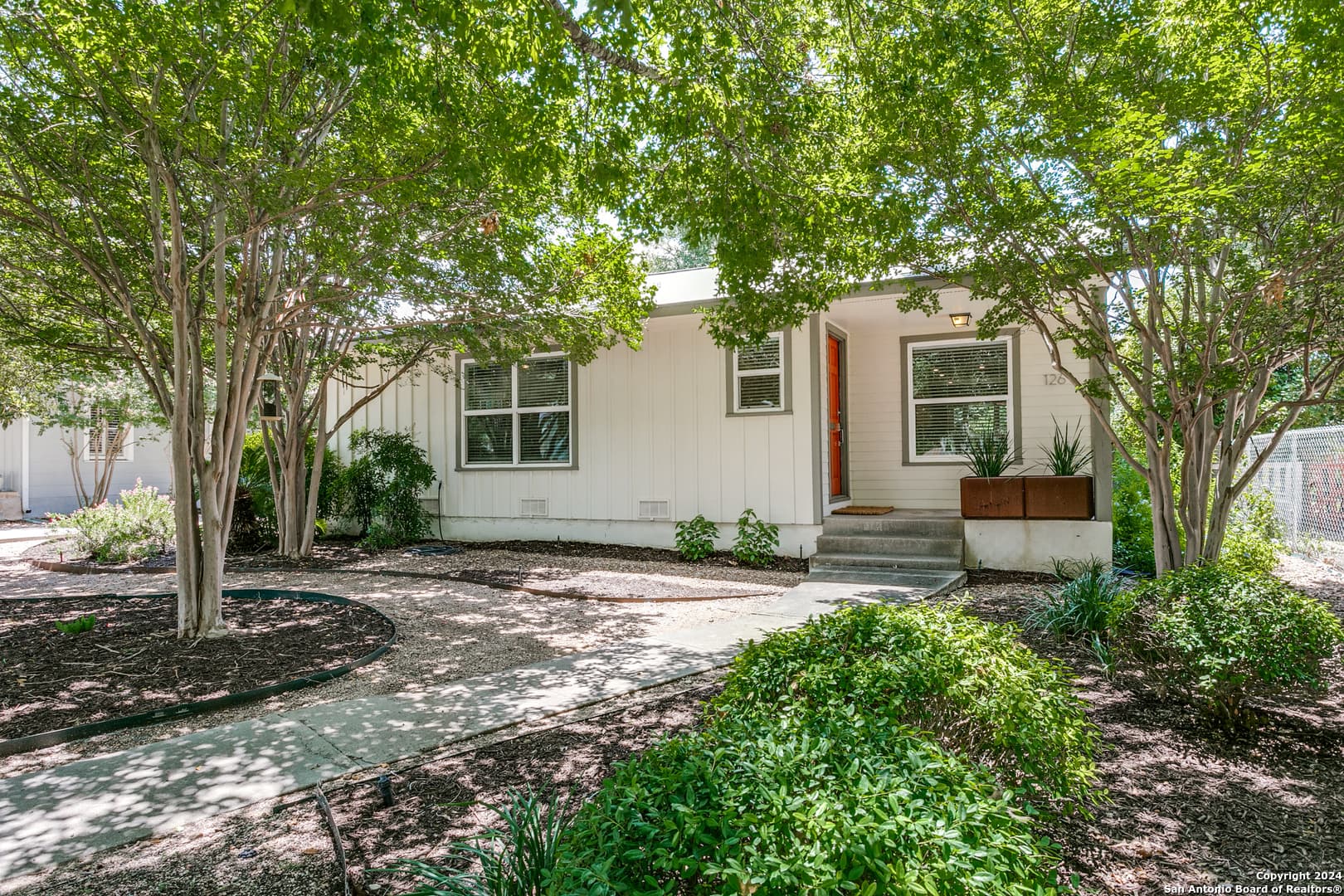 126 Irvington Dr