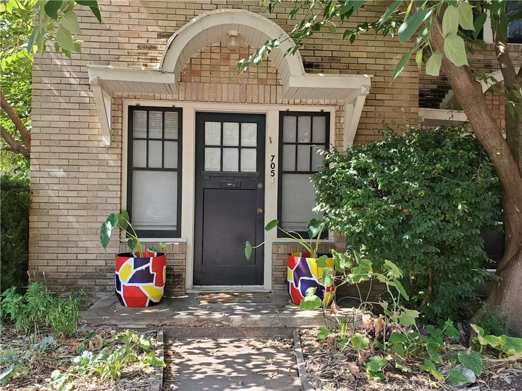 705 Graham Pl