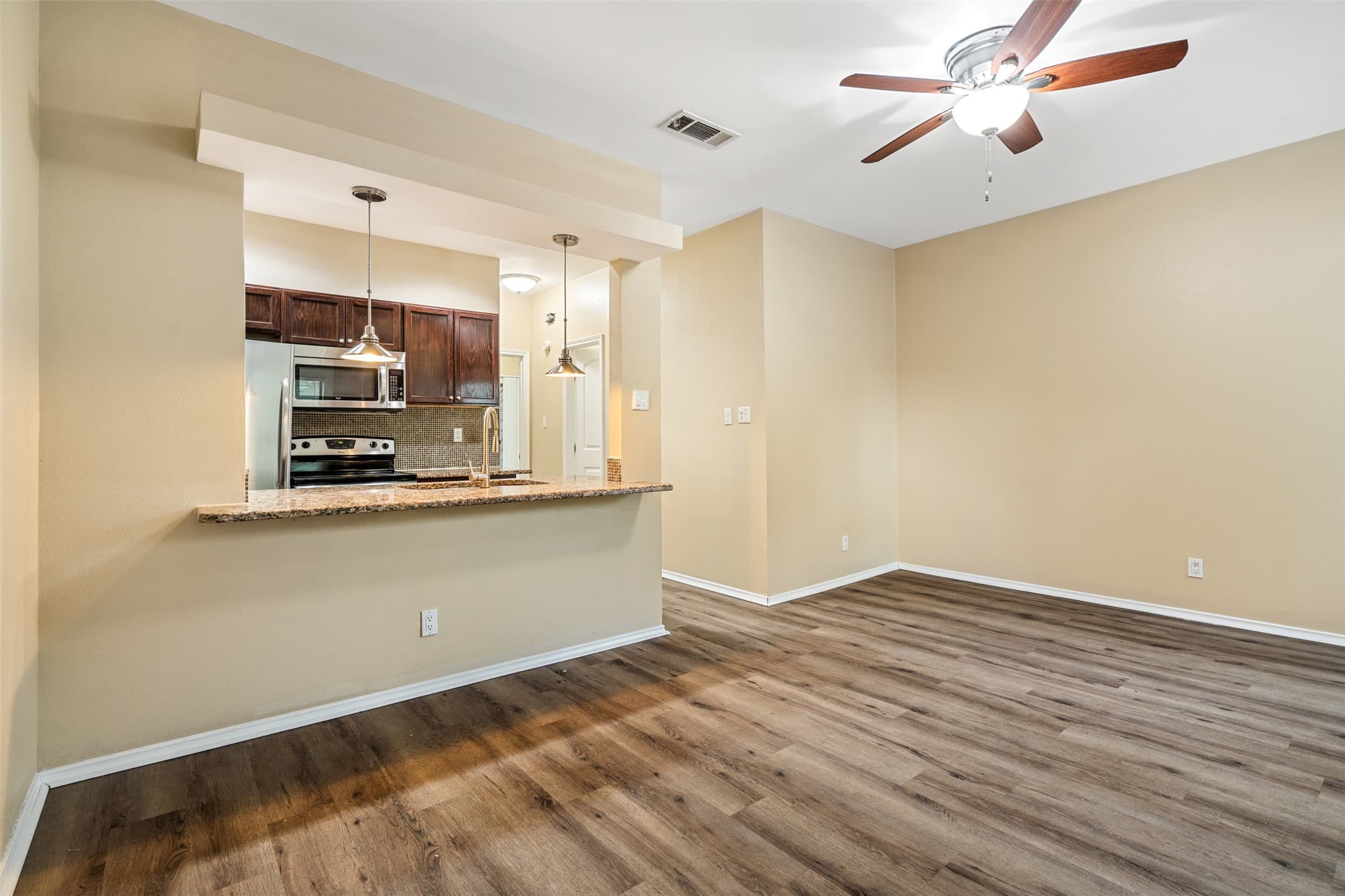 612 Park Pl Apt 204