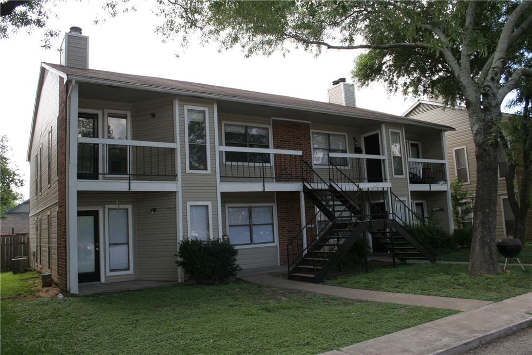 1911 W Loop Apt A