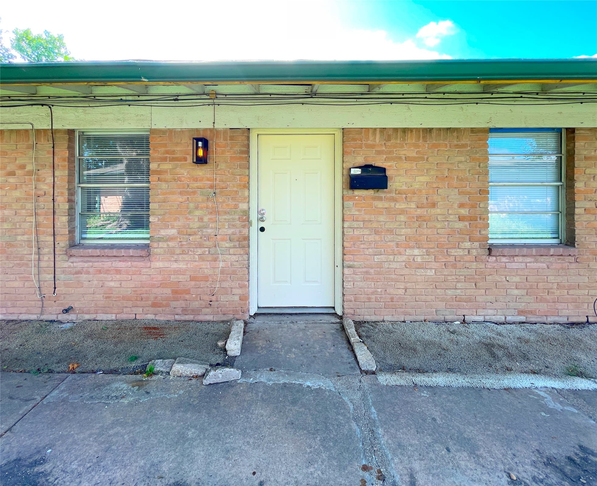 902 N Meadows Dr