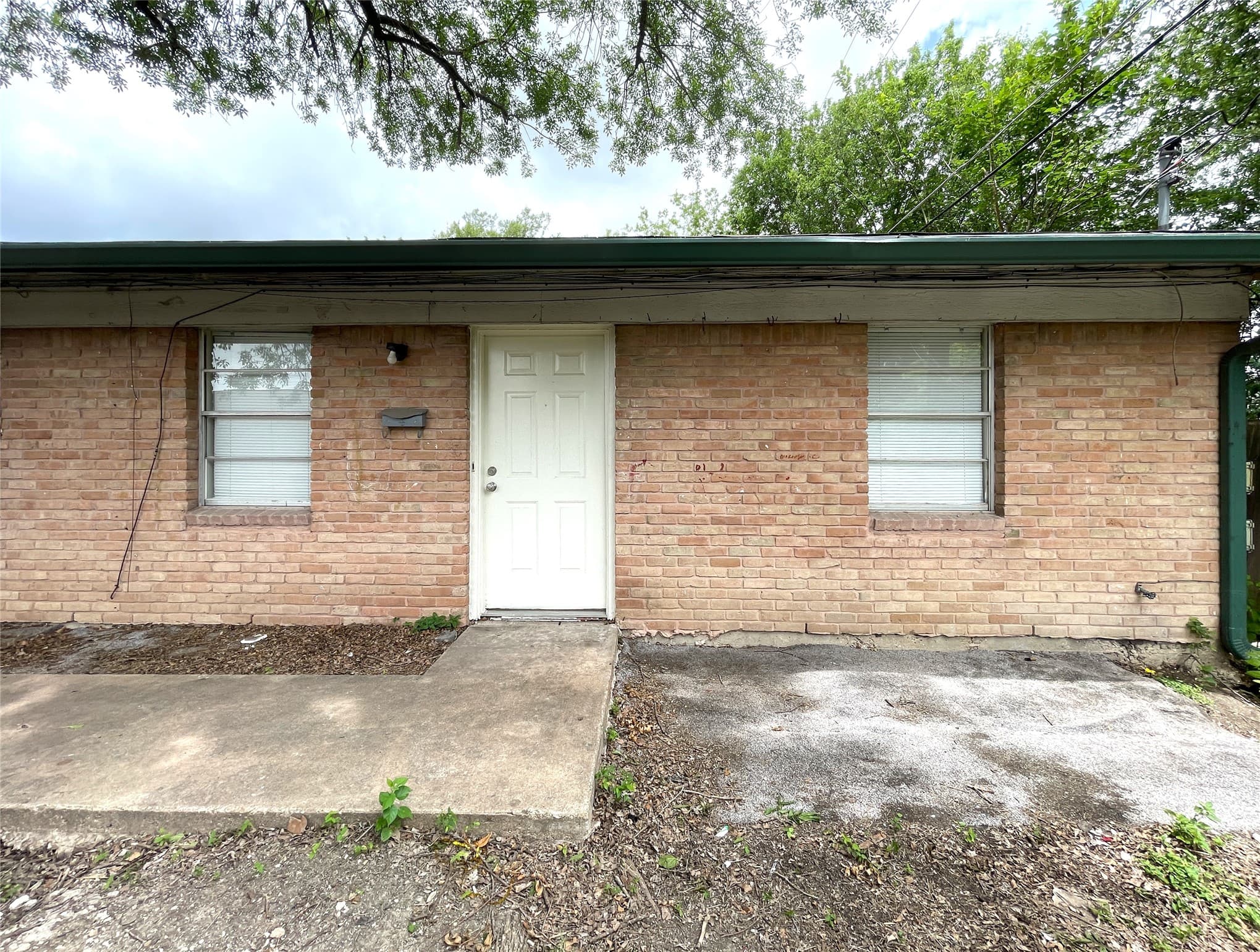 904 N Meadows Dr