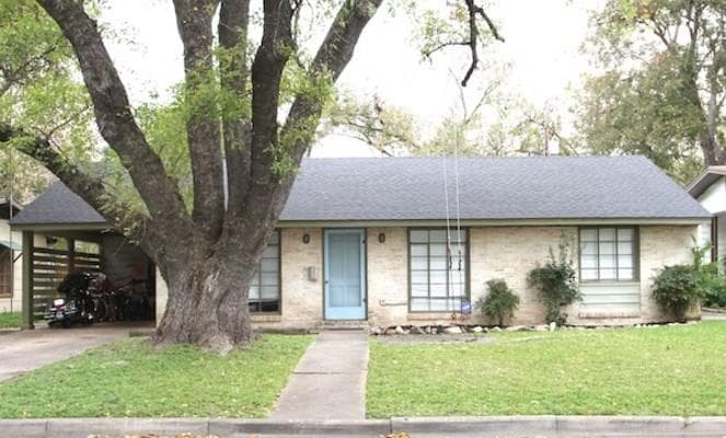 1302 Cloverleaf Dr