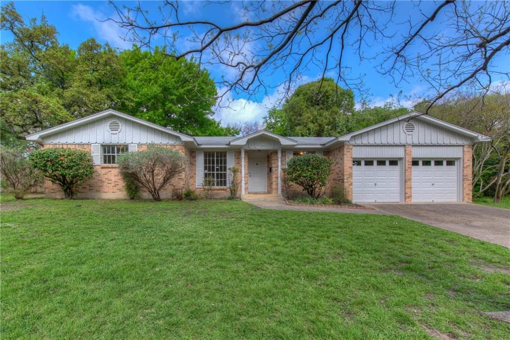 11304 Oakwood Dr