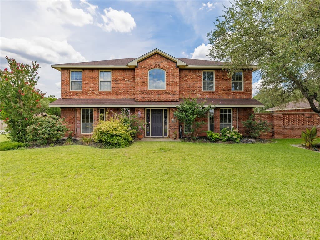 906 N Riviera Cir