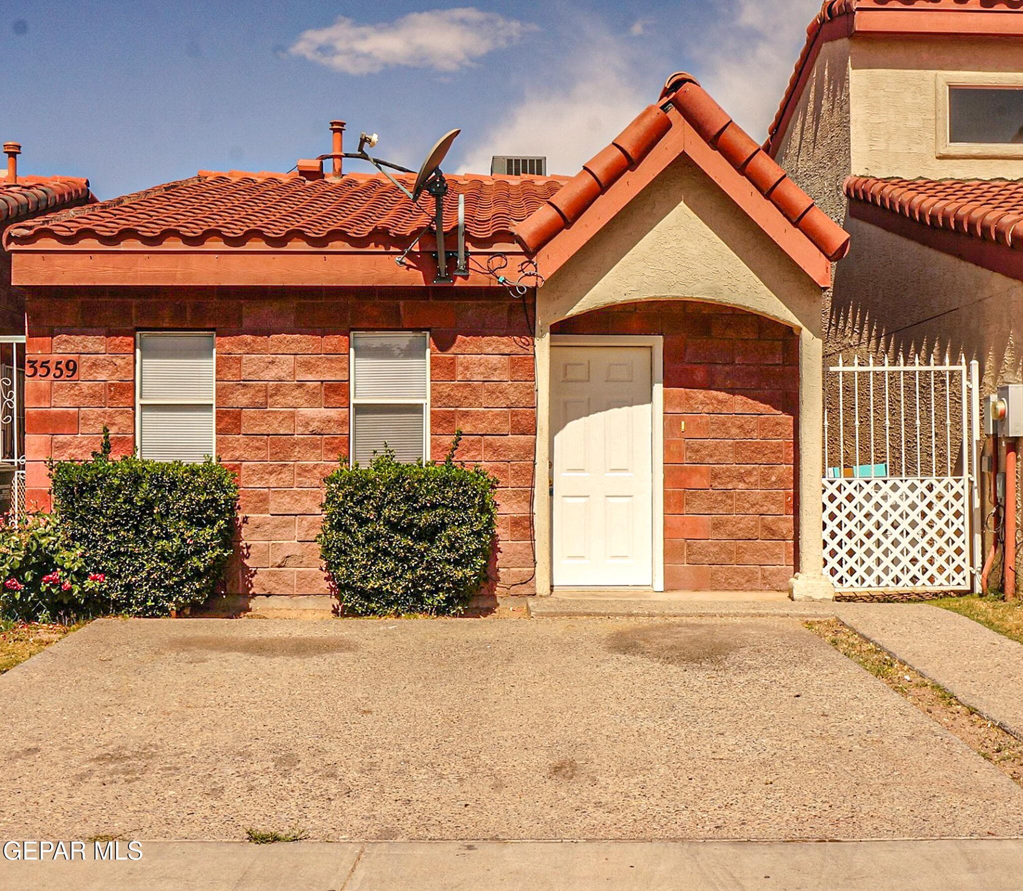 3559 Oasis Dr