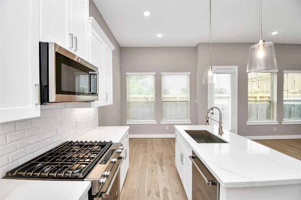 302 Queen Sude Ln