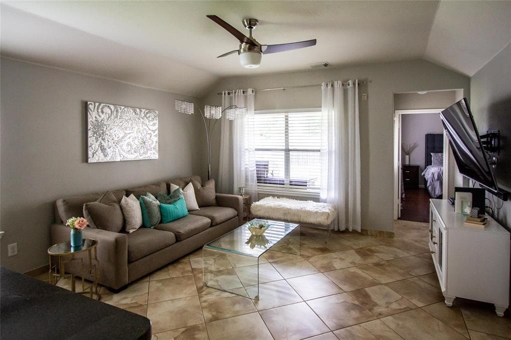 24138 Griffin House Ln