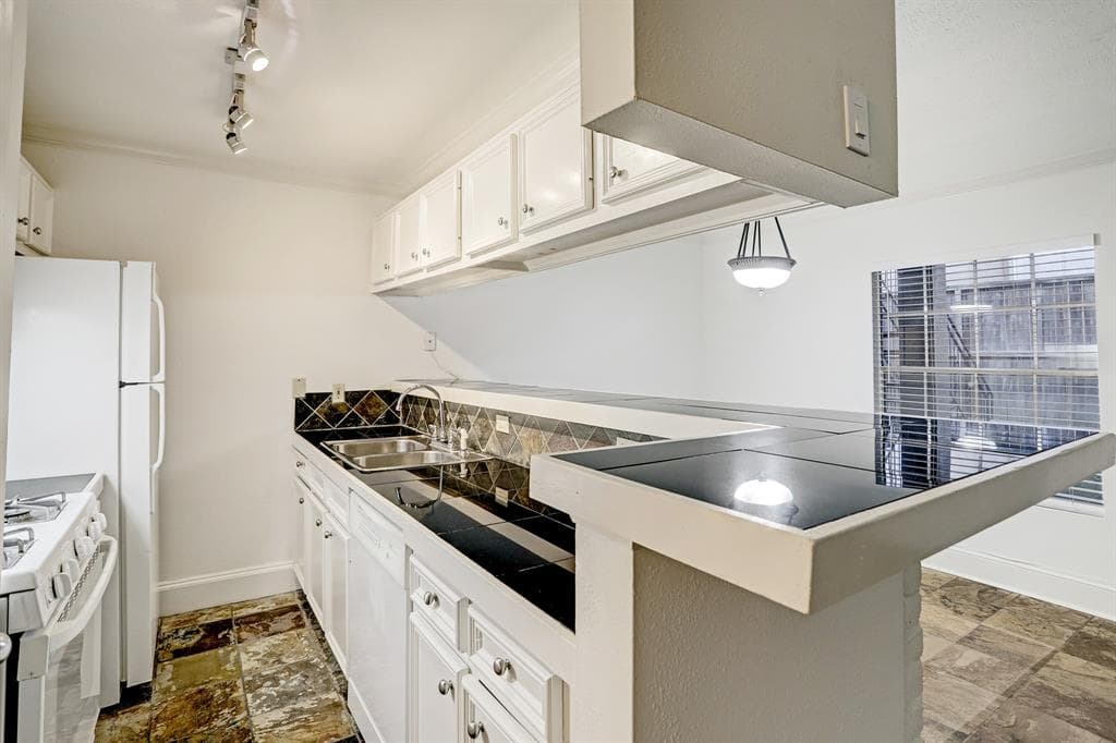 2418 Mimosa Dr Apt 6