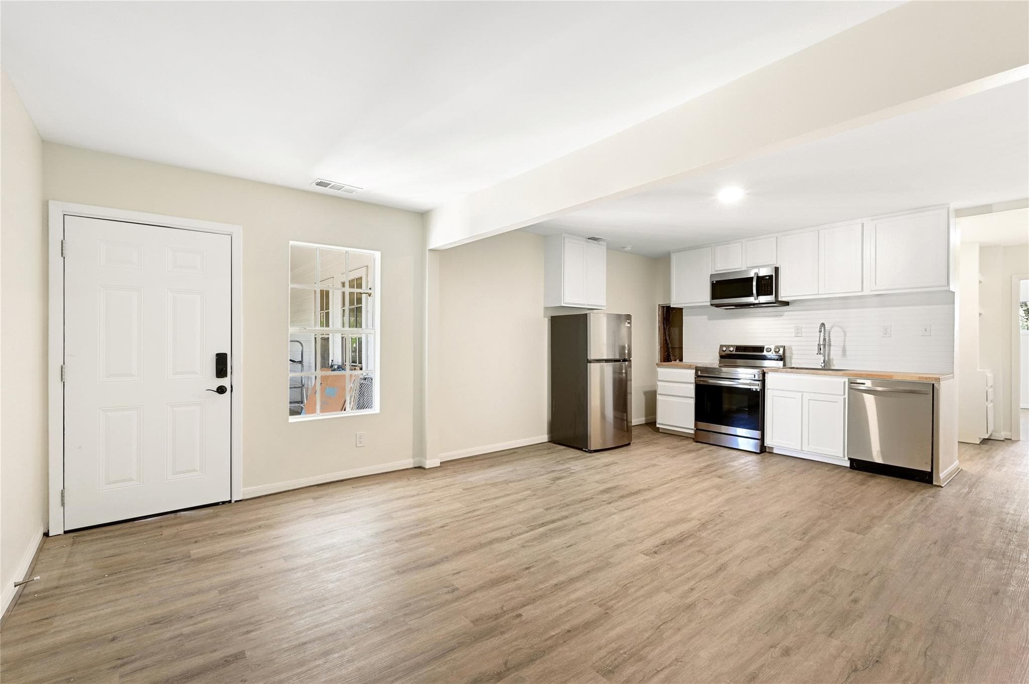 1011 W 10th St Apt 14