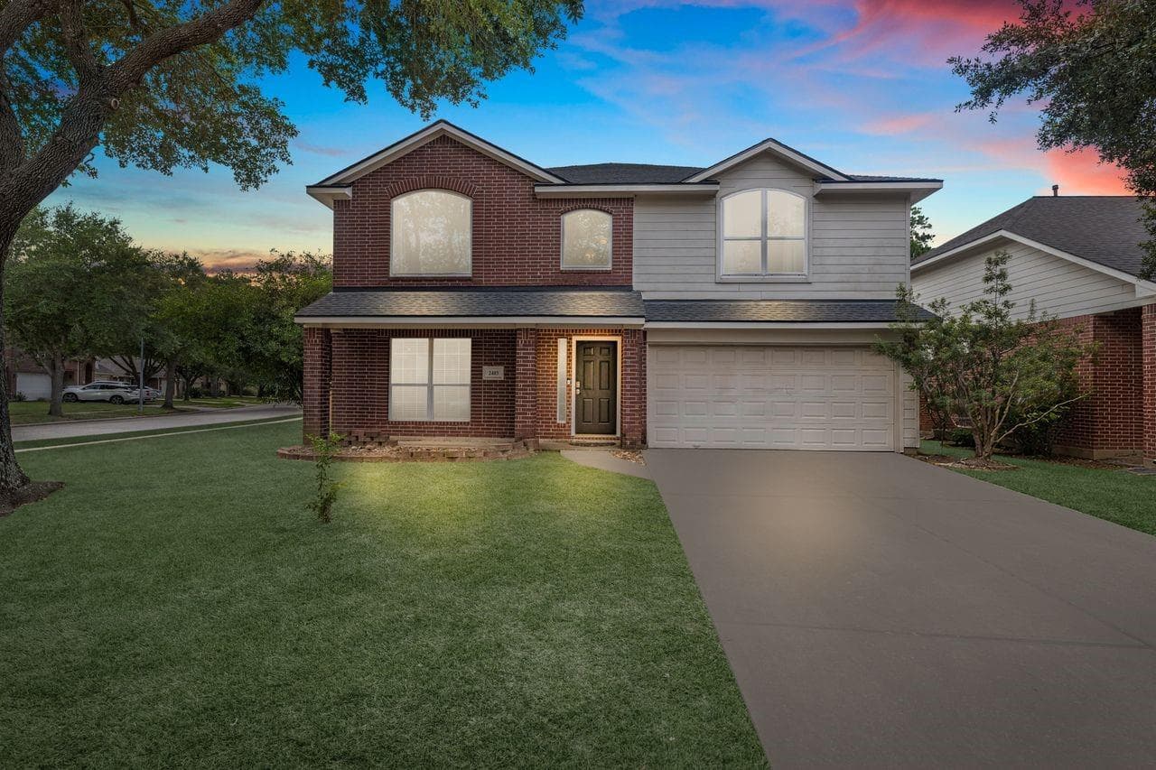 2403 Lancer Park