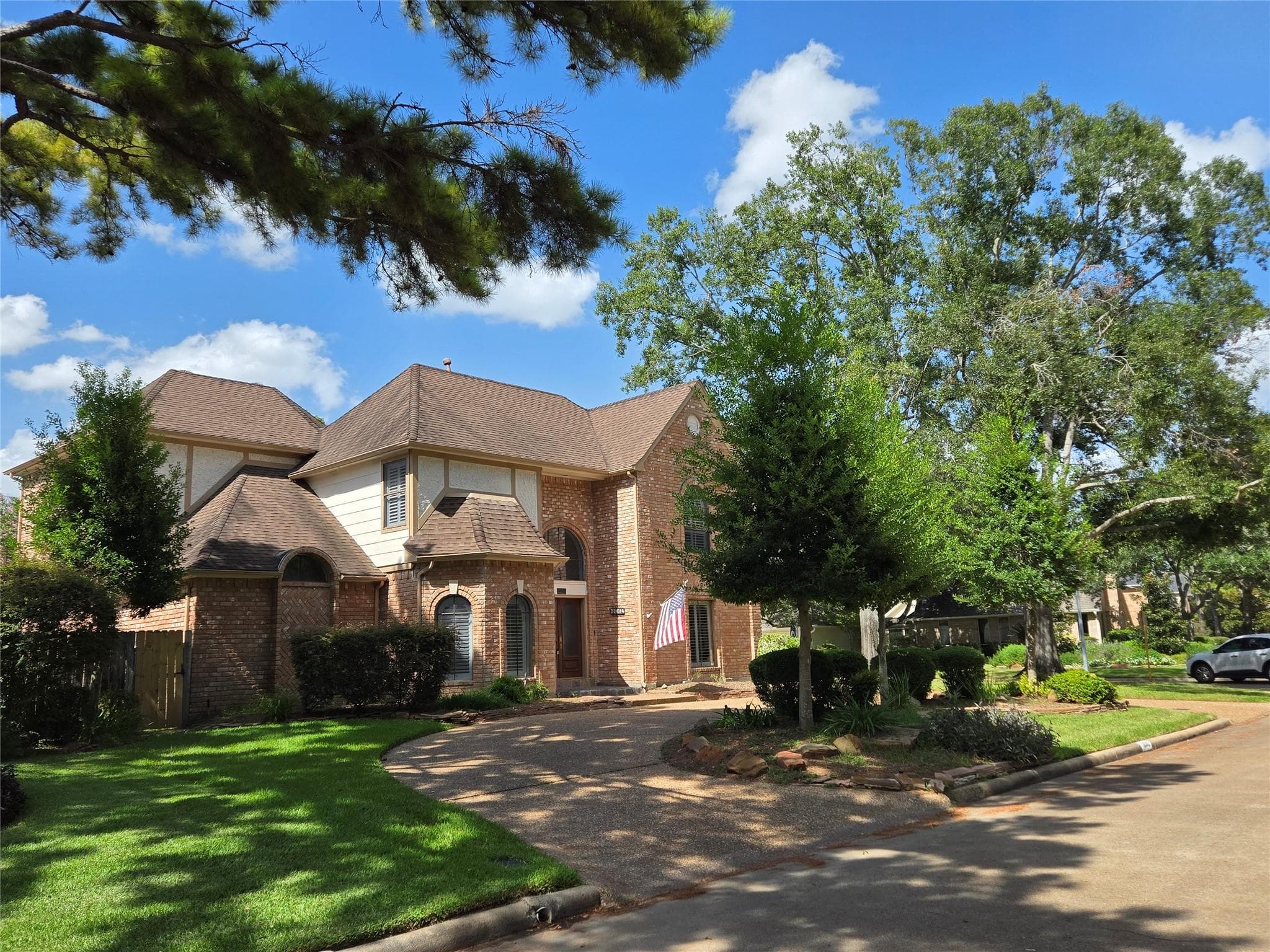 18302 Longmoor Dr