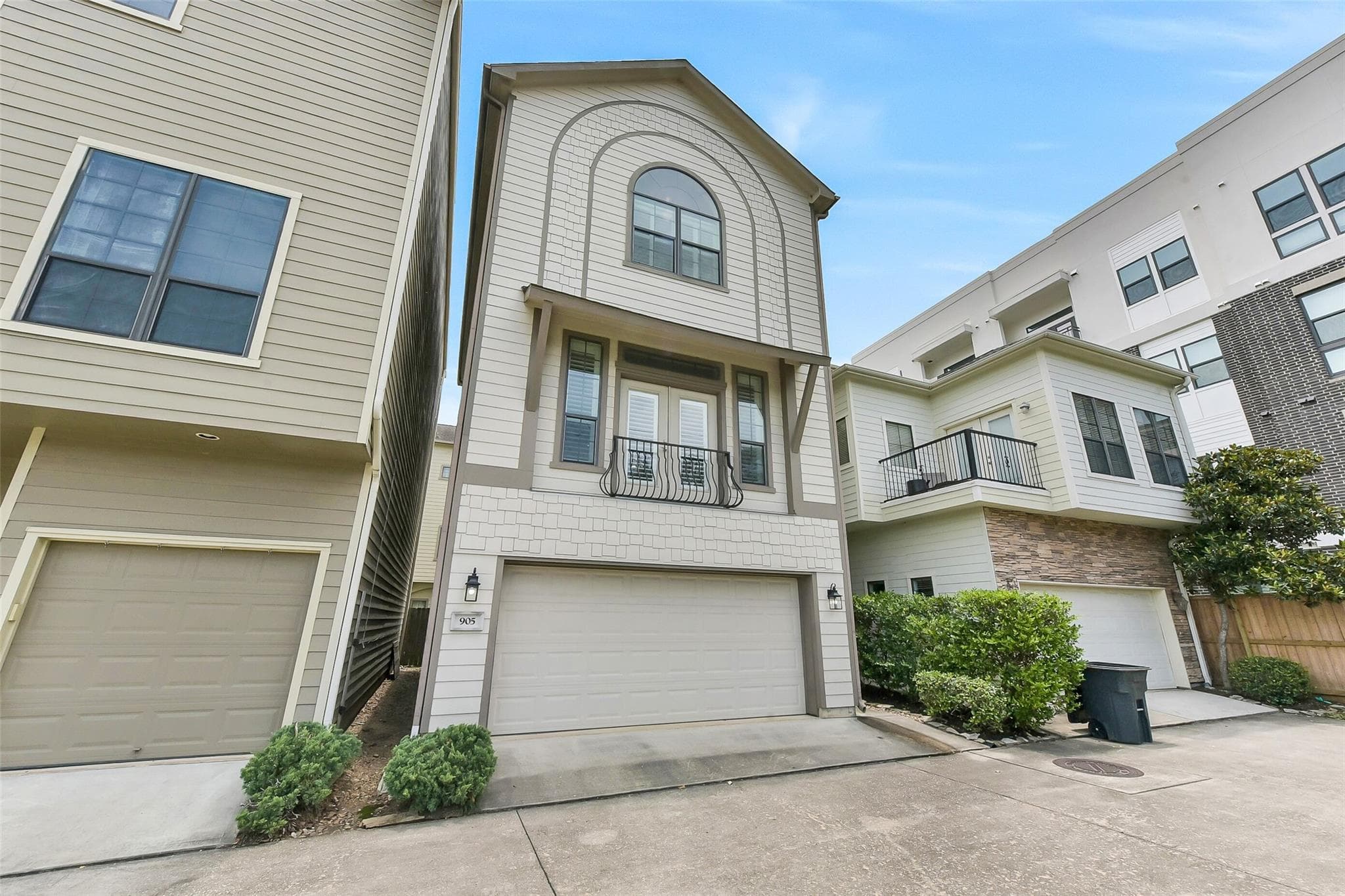 905 Garden Oaks Trce