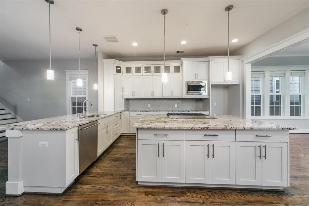 402 W 28th St