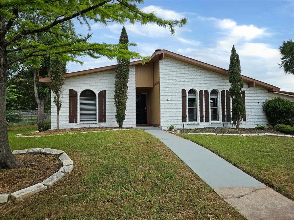 3717 Red Oak Dr