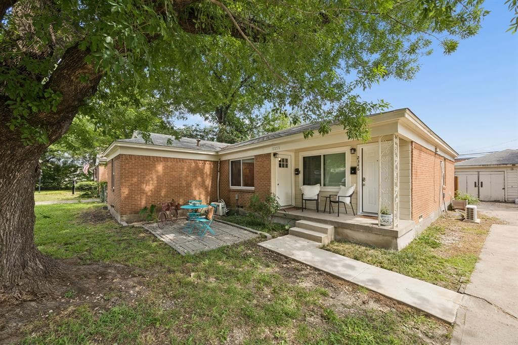 2350 Dunloe Ave