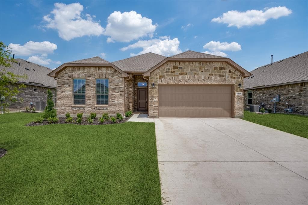 5231 Meadow Ln