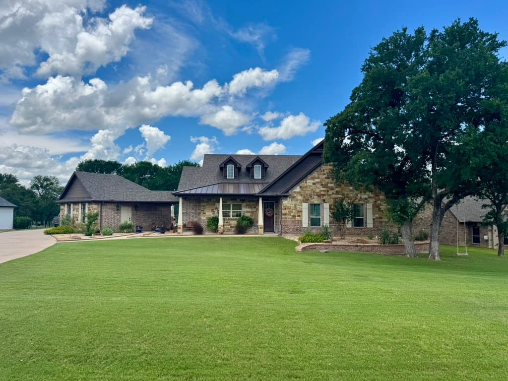 570 S Sugartree Dr