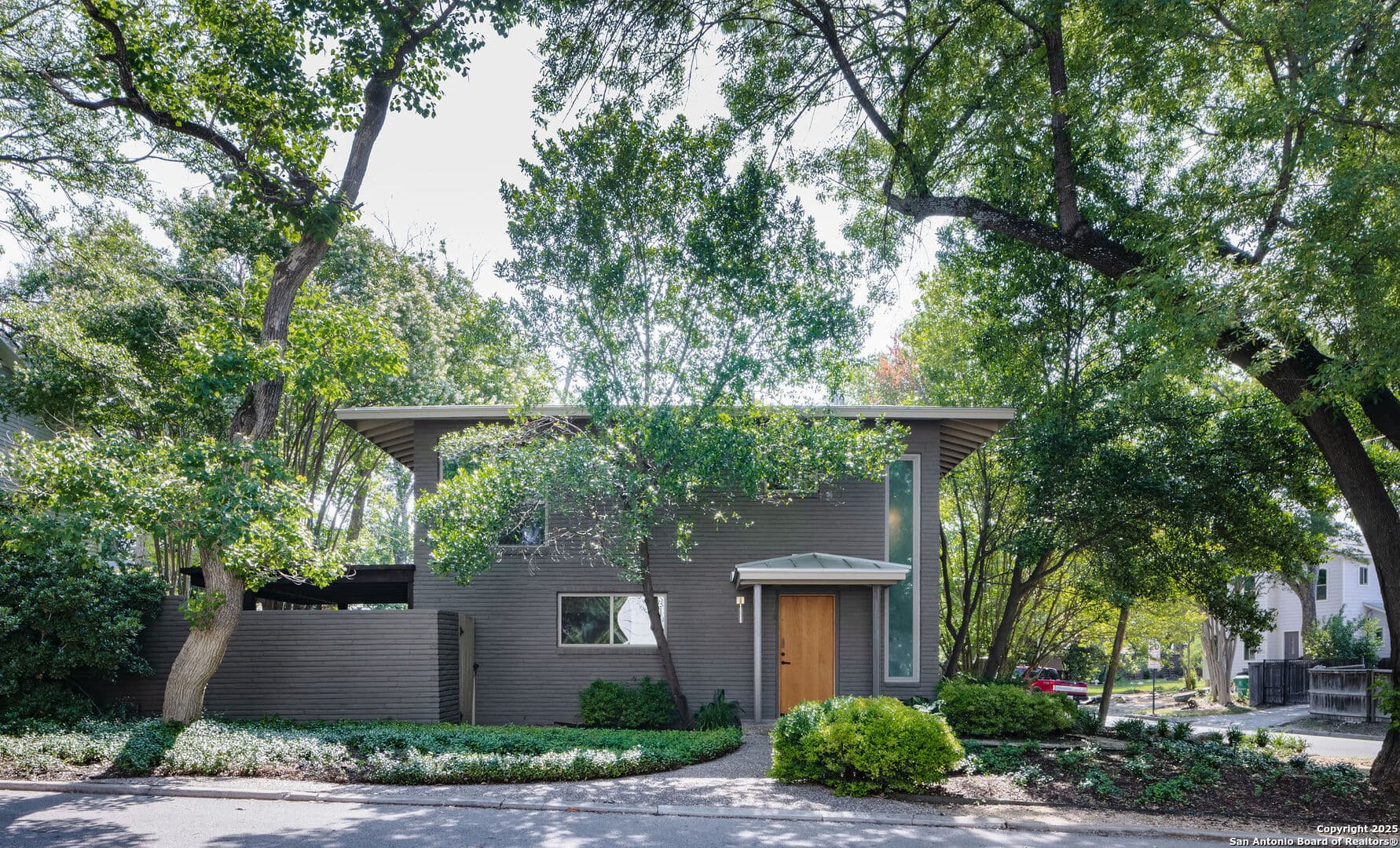 221 Ogden Ln