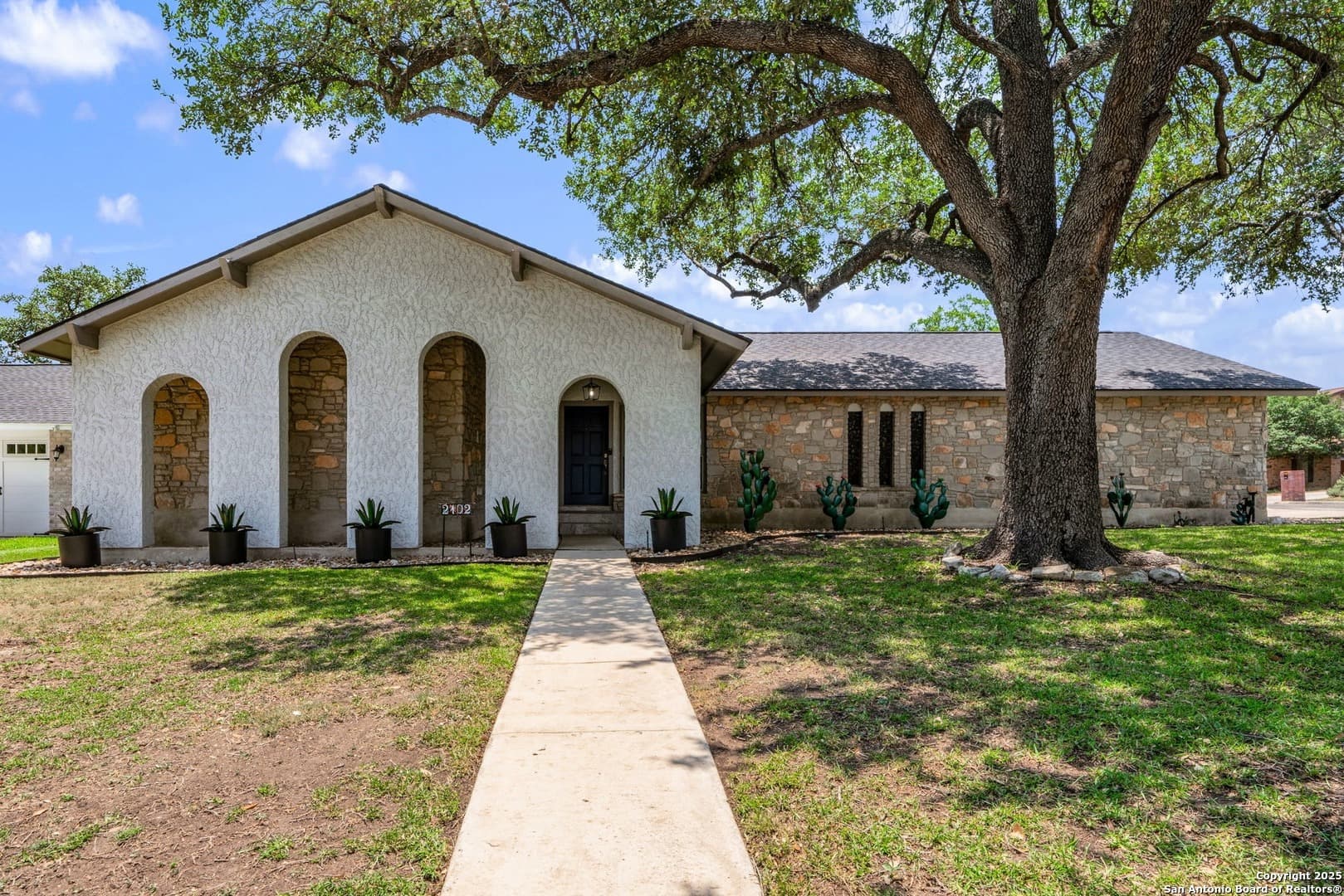 2102 Oak Wild St