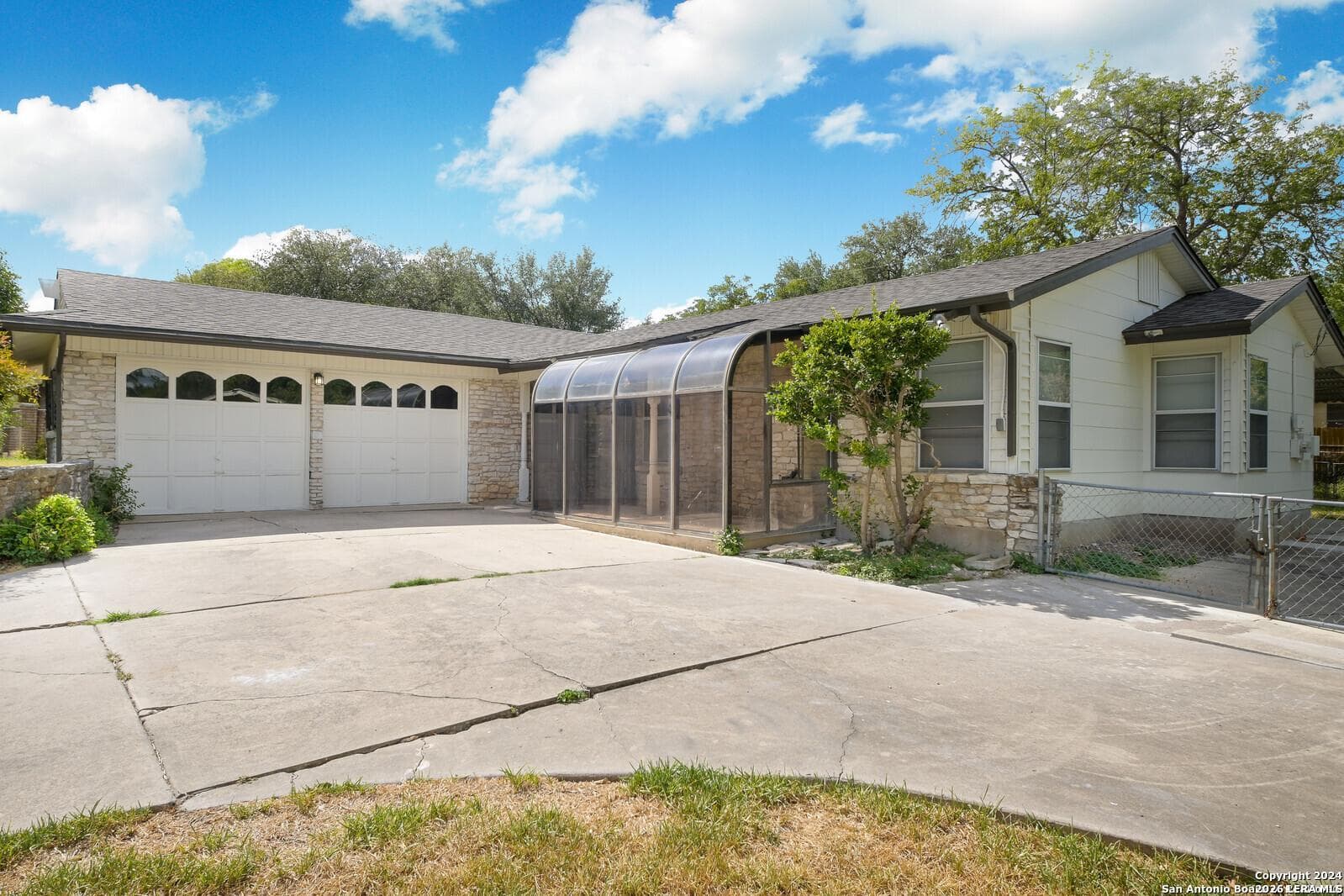 5915 Gabor Dr