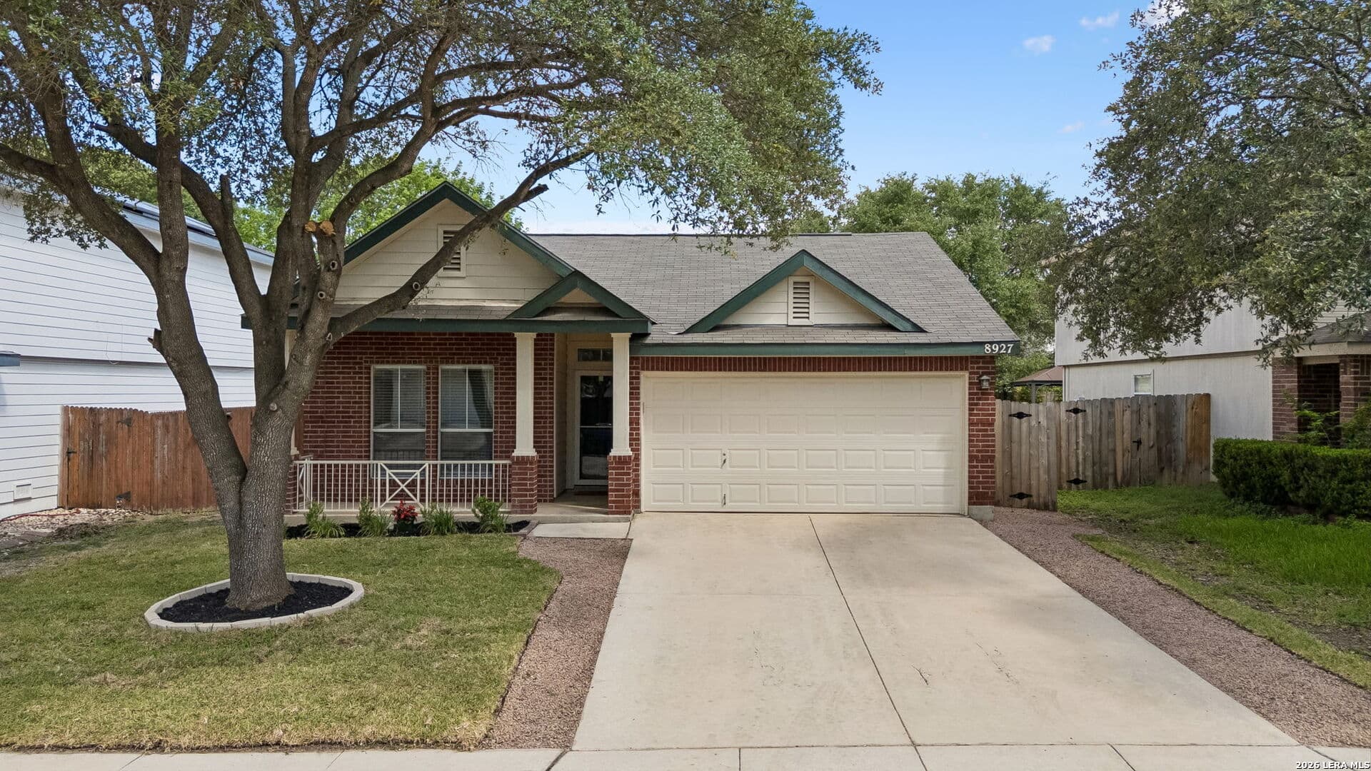 8927 Interlachen