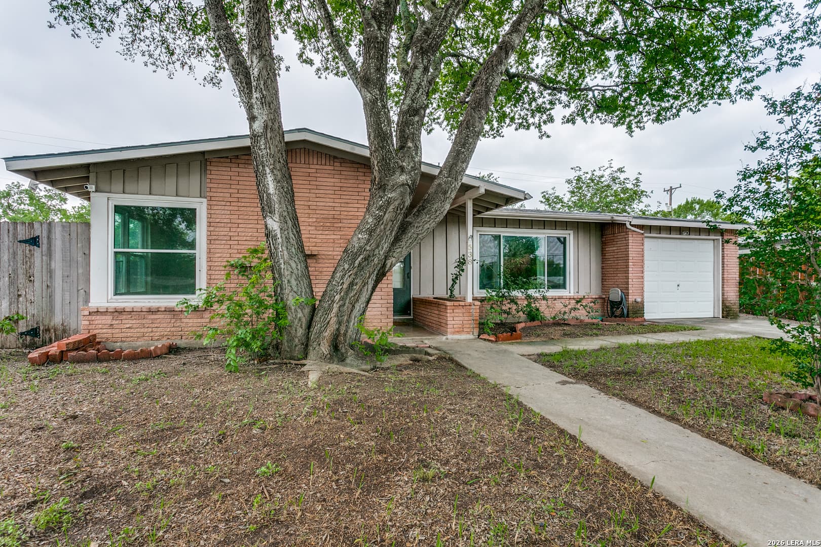 538 Lanark Dr