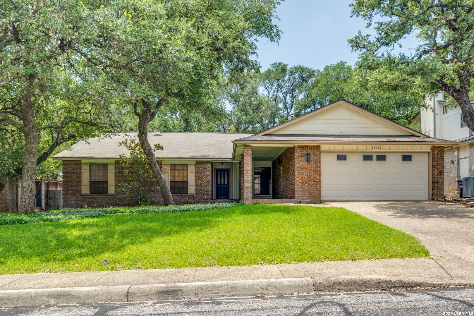 13706 Oak Pebble