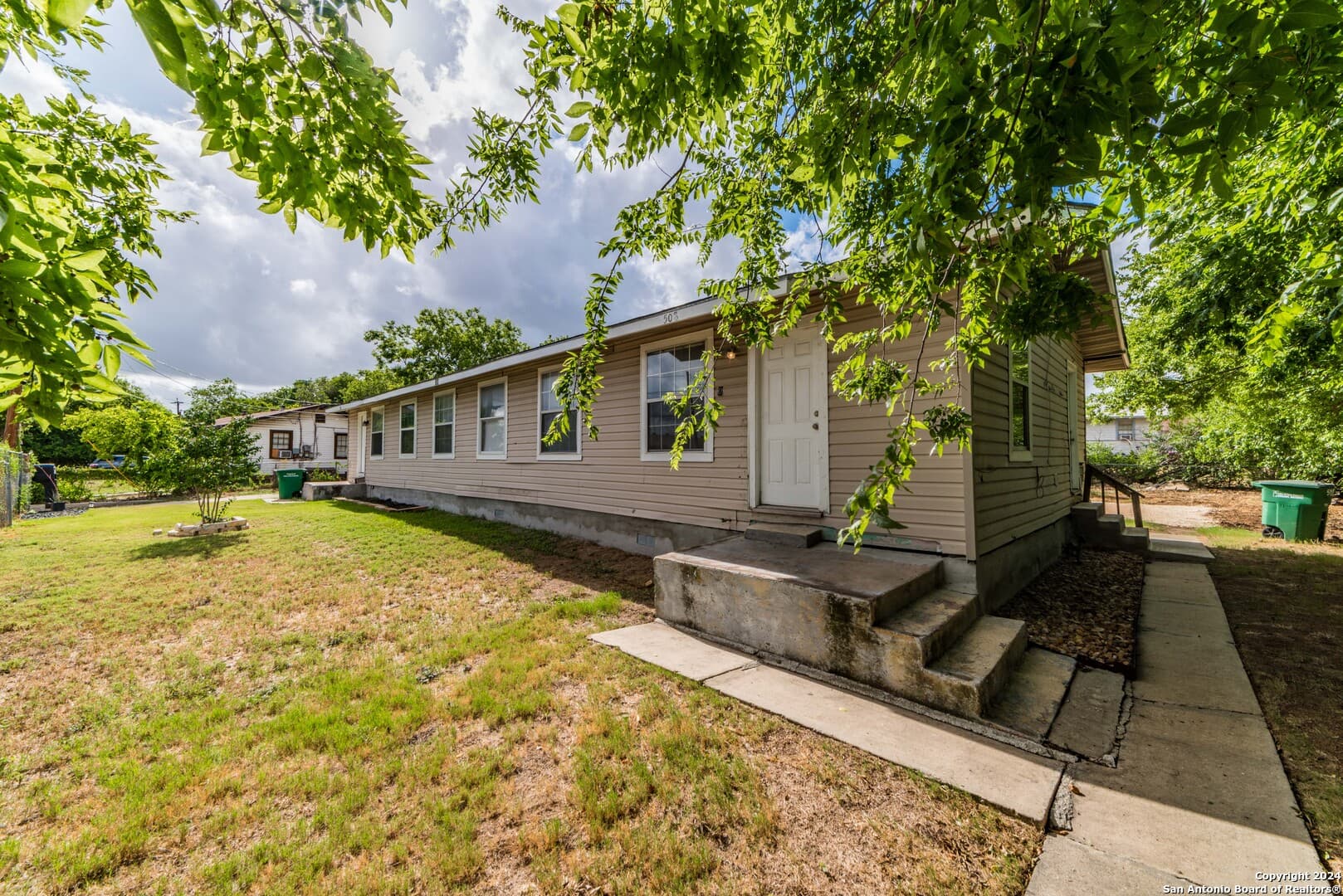 508 Bee St