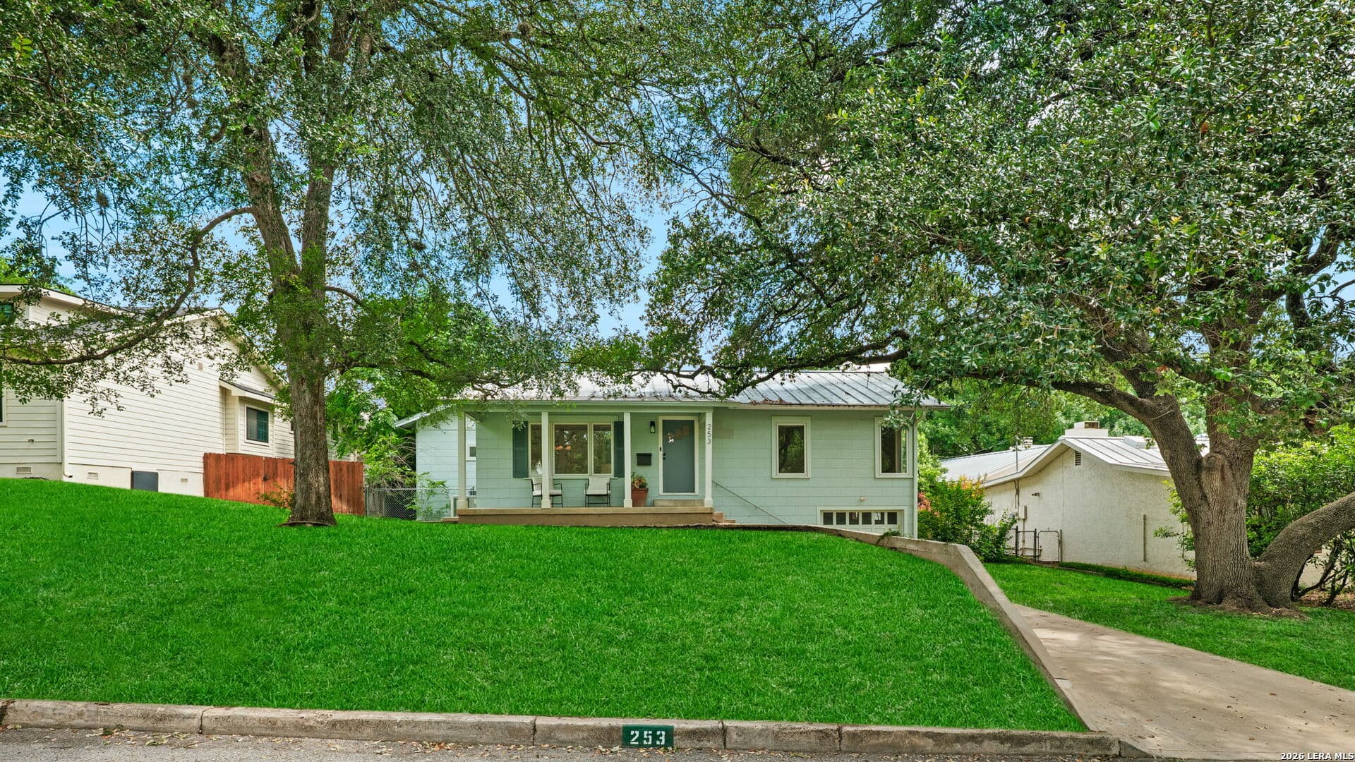253 E Edgewood Pl
