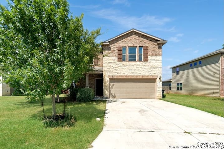 660 Community Dr