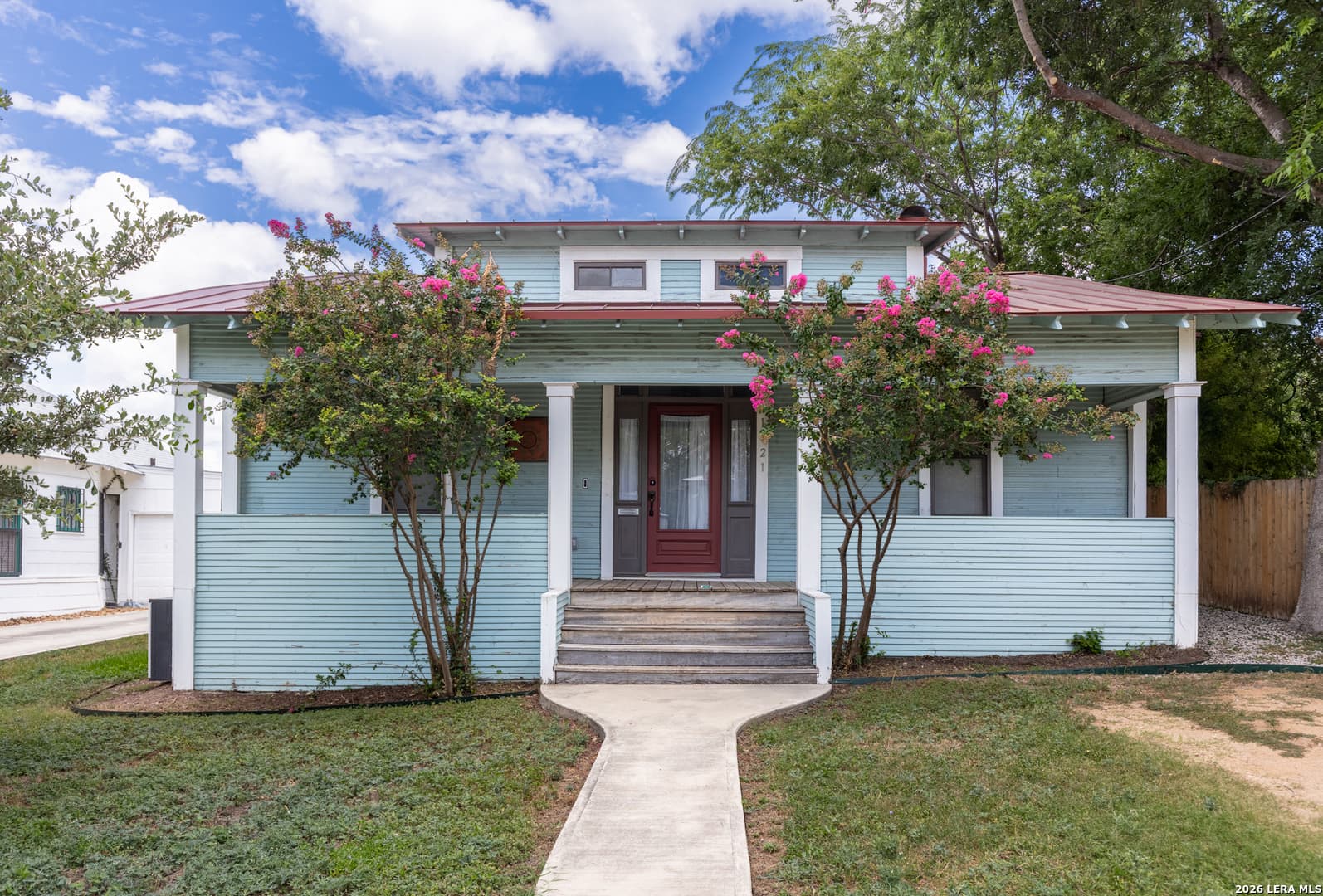 1121 E Crockett St