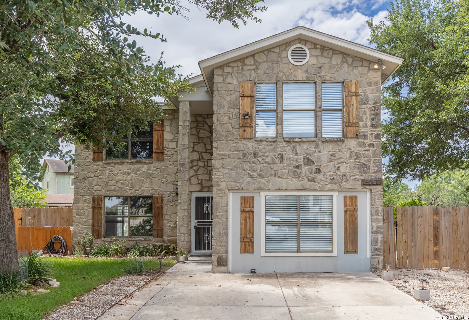 5702 Sunrise Laurel